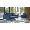 Garda elegantiška sofa su aukštomis kojelėmis